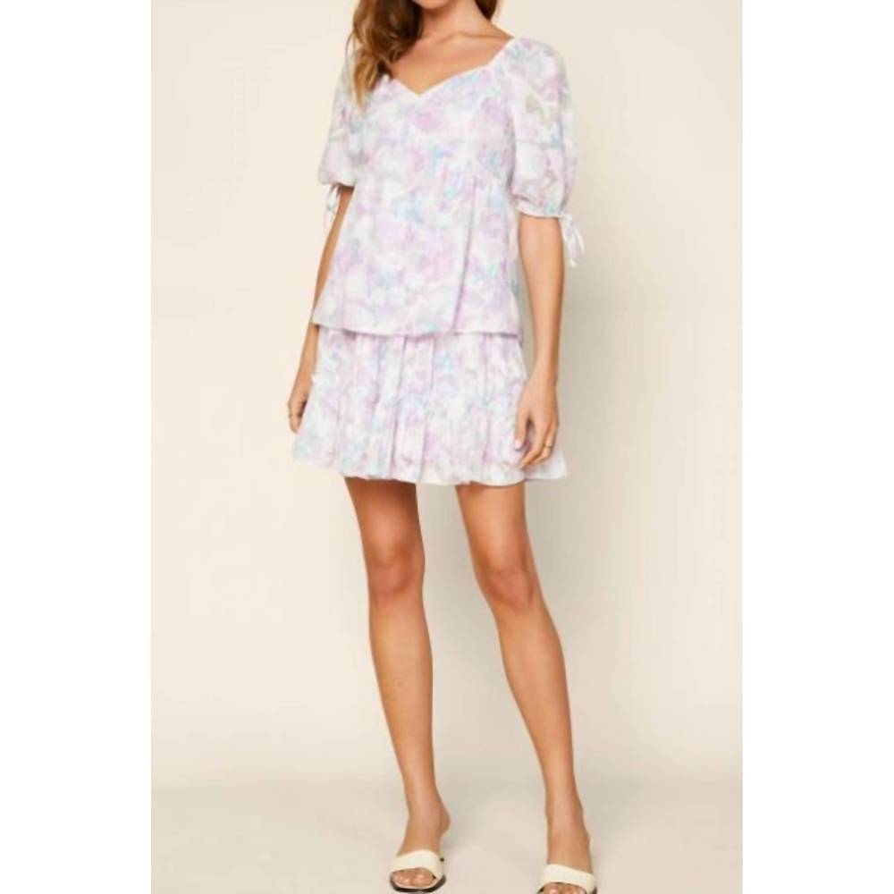 NEW SKIES ARE BLUE floral top in purple